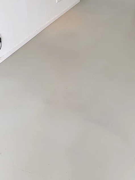 Microcement en gietvloer na schoonmaak reiniging door Holland Floor Service Microcement en gietvloer na schoonmaak reiniging door Holland Floor Service